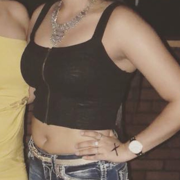 Tops - Black croptop